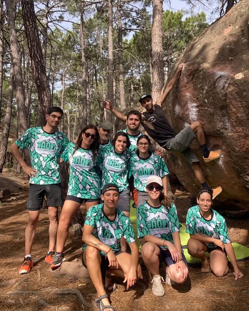 Comunidad de Moai durante una salida de escalada